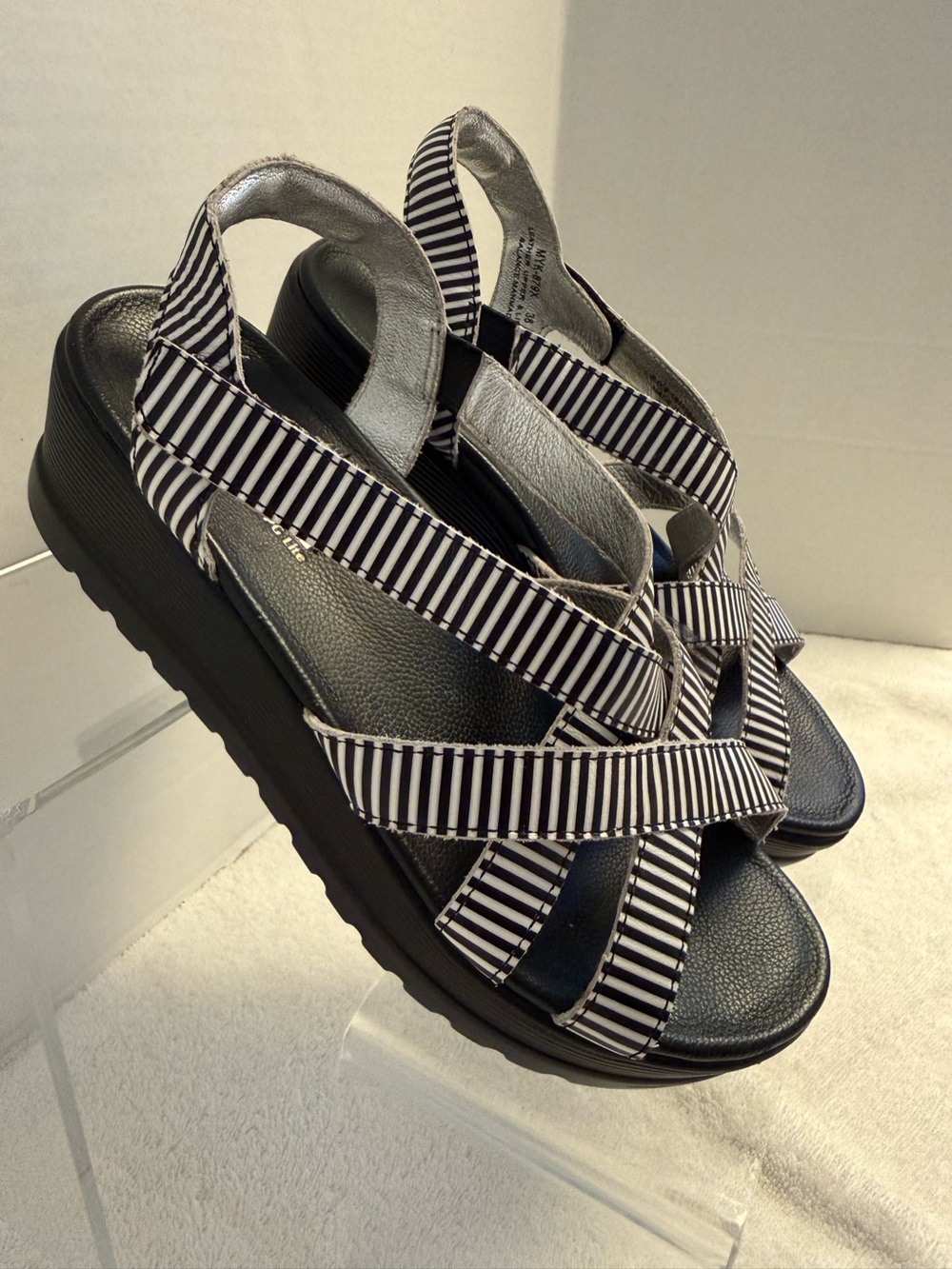 Alegria Myka Striped Leather Multi Strap Sandals Size 38 NWOT